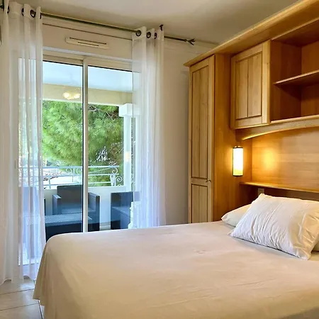 Appartement Climatise 2 Pieces Avec Terrasse Et Parking Au Lavandou - Fr-1-251-854 Le Lavandou