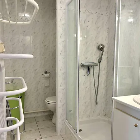 Climatise 2 Pieces Avec Terrasse Et Parking Au Lavandou - Fr-1-251-854 Appartement