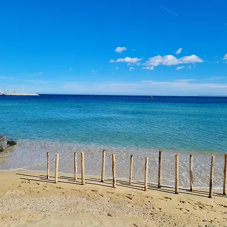 Climatise 2 Pieces Avec Terrasse Et Parking Au Lavandou - Fr-1-251-854 Apartamento Le Lavandou